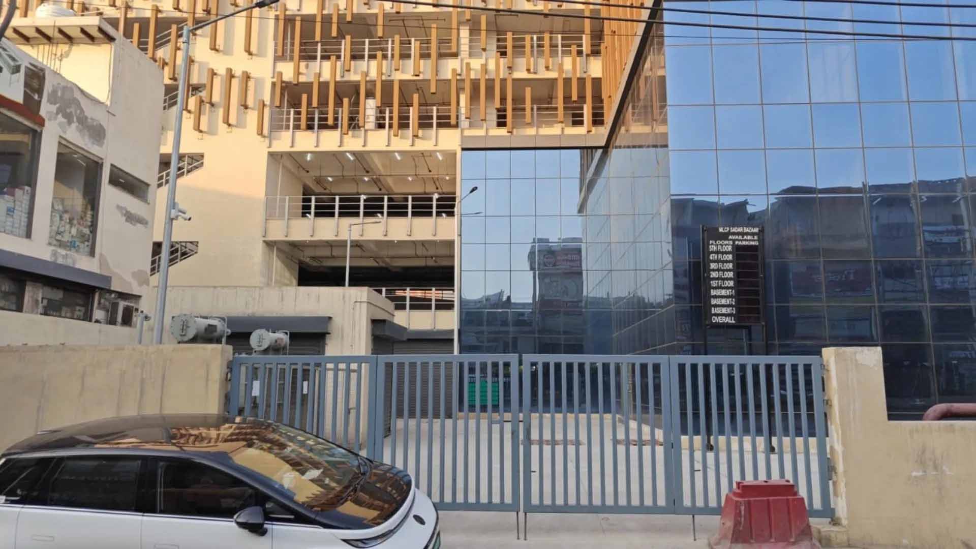 55 करोड़ की पार्किंग बनी विवाद का केंद्र, बैंक गारंटी और राजनीति में फंसा प्रोजेक्ट