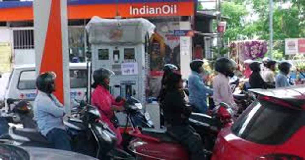 रांची में ईंधन की भारी किल्लत: लंबी कतारें, सीमित पेट्रोल-डीजल और बढ़ी कालाबाजारी