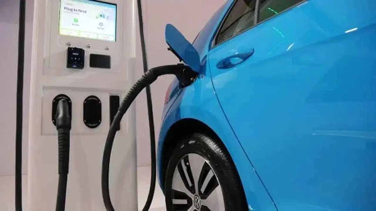 इलेक्ट्रिक व्हीकल को बढ़ावा: केंद्र सरकार ने 4800 नए EV चार्जिंग स्टेशन को दी मंजूरी