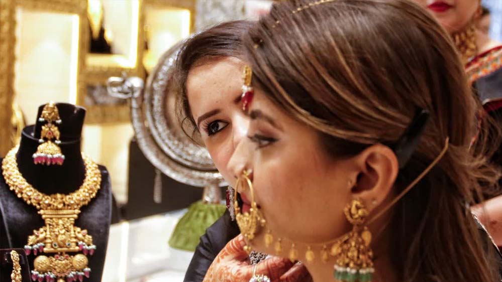 सोना-चांदी की कीमतों में आग: सिल्वर ने पकड़ी रॉकेट रफ्तार, गोल्ड भी हुआ महंगा सोना-चांदी की कीमतों में आग: सिल्वर ने पकड़ी रॉकेट रफ्तार, गोल्ड भी हुआ महंगा