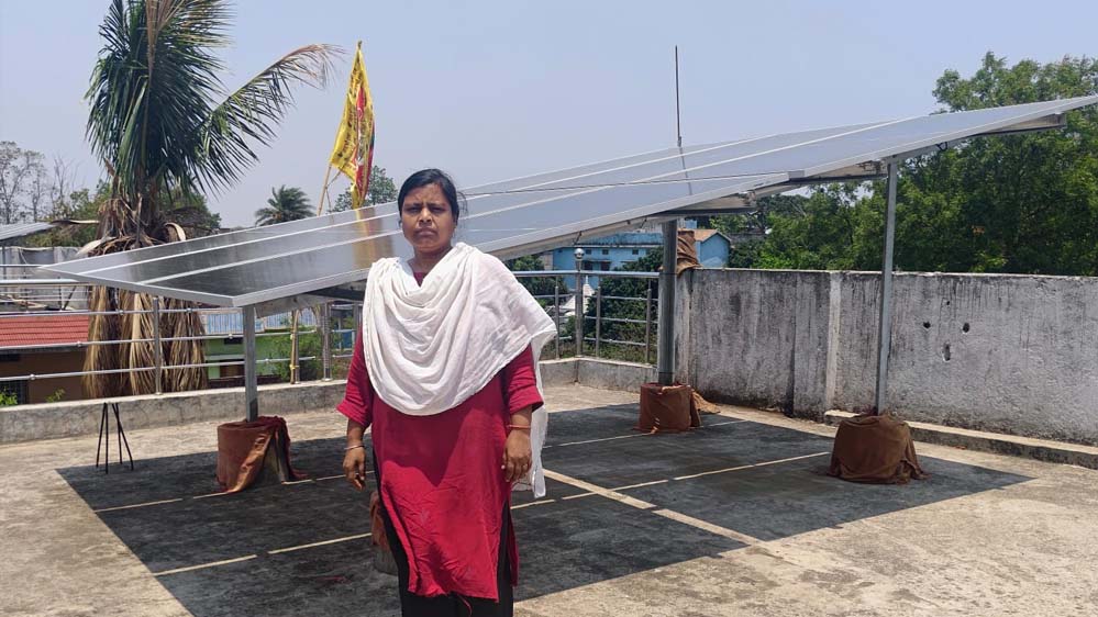 पीएम सूर्य घर योजना से बदली अरूना की जिंदगी, अब सूरज की रोशनी से जगमगाता है घर पीएम सूर्य घर योजना से बदली अरूना की जिंदगी, अब सूरज की रोशनी से जगमगाता है घर