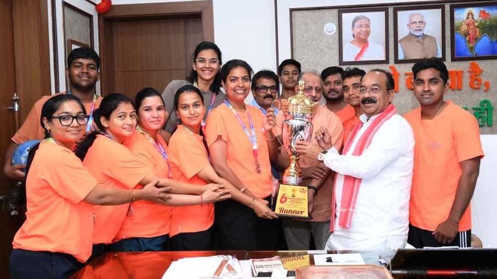 फेडरेशन कप नेटबॉल चैंपियनशिप के रजत पदक विजेताओं ने उप मुख्यमंत्री अरुण साव से की मुलाकात फेडरेशन कप नेटबॉल चैंपियनशिप के रजत पदक विजेताओं ने उप मुख्यमंत्री अरुण साव से की मुलाकात