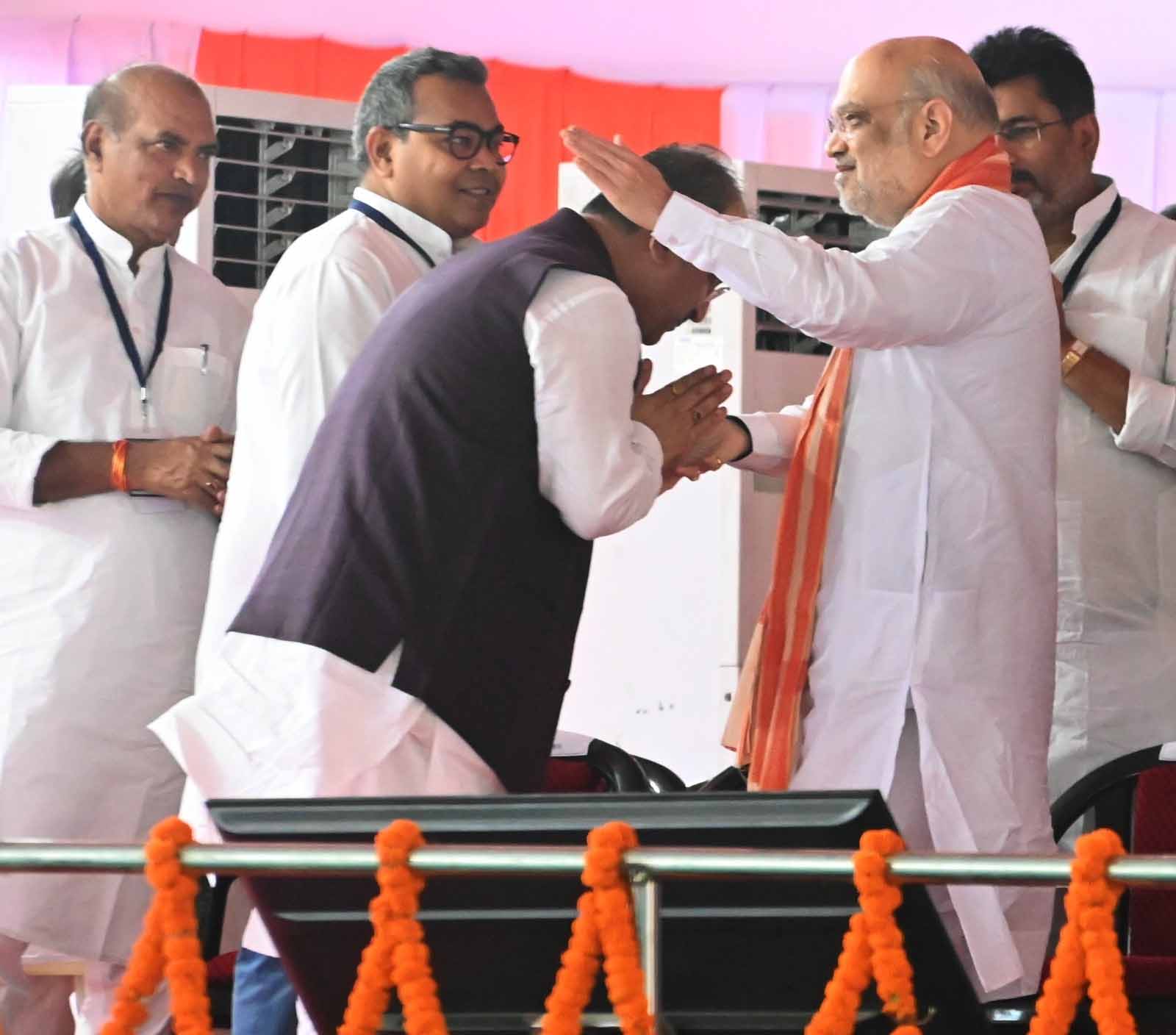 गांधी मैदान में बड़ा राजनीतिक संकेत? अमित शाह ने मंगल पांडे को गले लगाकर दिए नए संकेत