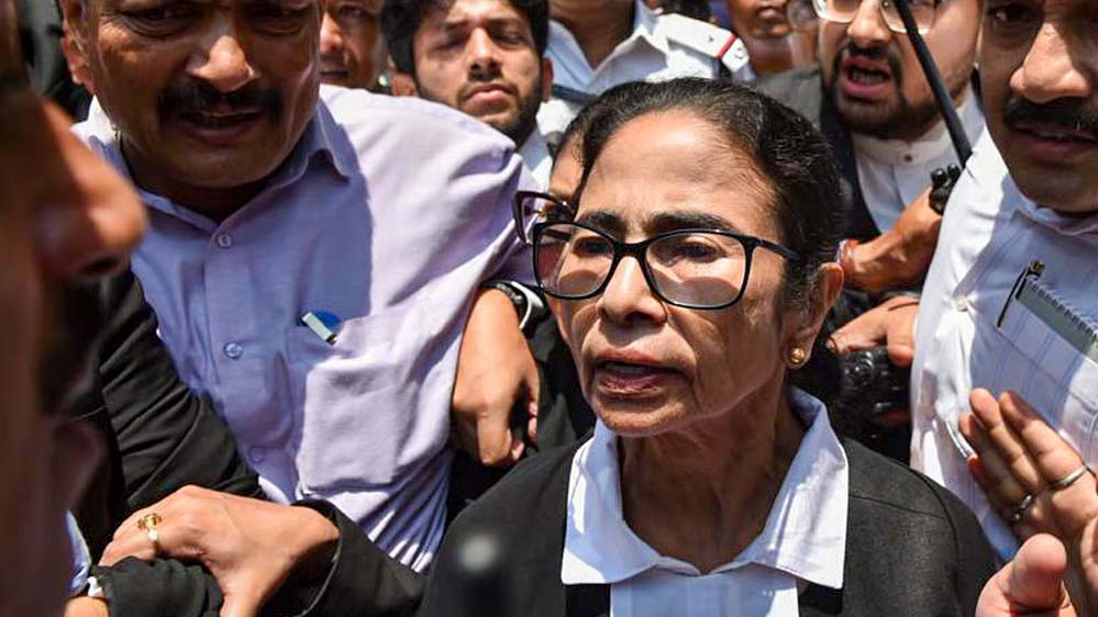 ‘हार के बाद कोर्ट का सहारा’... ममता बनर्जी पर पूर्व जज की तीखी टिप्पणी ‘हार के बाद कोर्ट का सहारा’... ममता बनर्जी पर पूर्व जज की तीखी टिप्पणी