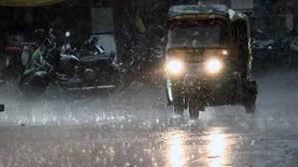 मौसम का बदला मिजाज बना खतरा, वज्रपात और तेज हवाओं की चेतावनी