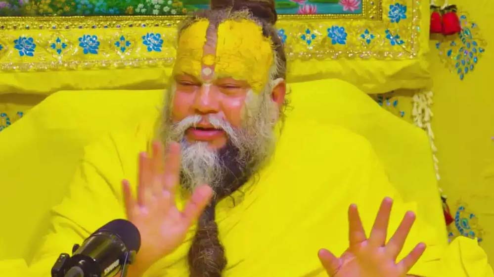 श्रद्धालुओं को बड़ा झटका, खराब स्वास्थ्य के चलते प्रेमानंद महाराज ने रोकी पदयात्रा