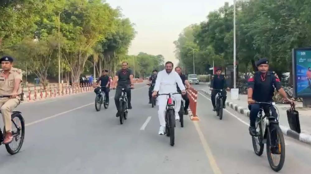 सुखना लेक पर साइकिल चलाते नजर आए हरियाणा CM, लोगों से स्वस्थ जीवनशैली अपनाने की अपील