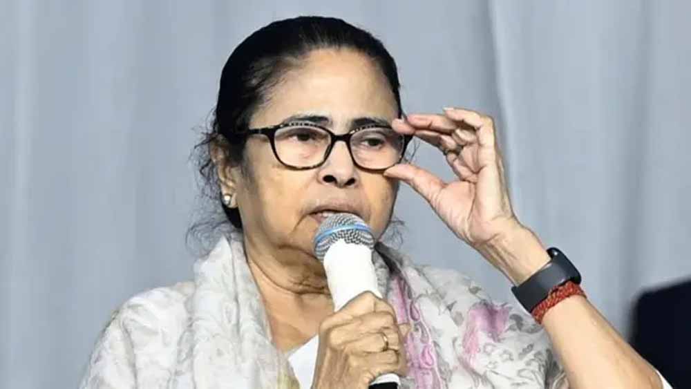 पश्चिम बंगाल की राजनीति में नया मोड़: टीएमसी-वामपंथी संभावित एकता से बदले समीकरण पश्चिम बंगाल की राजनीति में नया मोड़: टीएमसी-वामपंथी संभावित एकता से बदले समीकरण