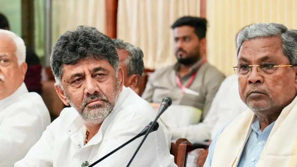 क्या बदलने वाला है कर्नाटक का CM? सिद्धारमैया की दिल्ली दौड़ और DK शिवकुमार के पोस्टर चर्चा में