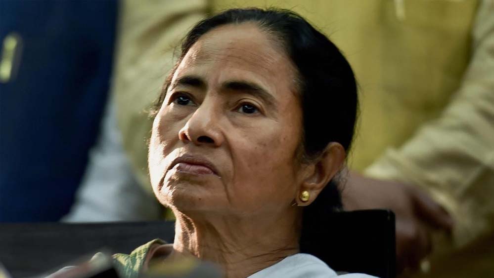 ममता बनर्जी के लिए बढ़ी मुश्किलें, TMC के कई सांसद BJP में जाने की तैयारी में? ममता बनर्जी के लिए बढ़ी मुश्किलें, TMC के कई सांसद BJP में जाने की तैयारी में?