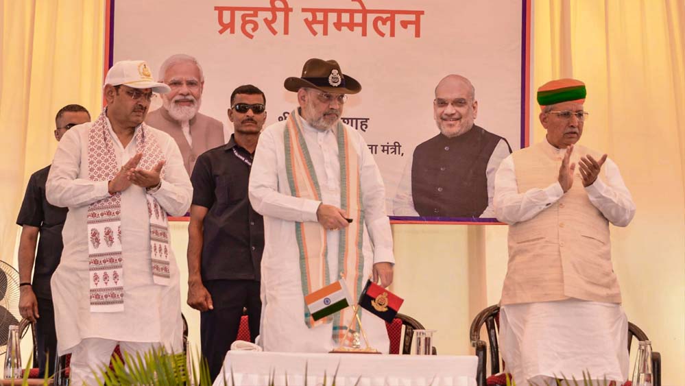 अमित शाह ने BSF को दिया नया मंत्र, बोले- सीमा से 50 किलोमीटर अंदर तक रखें कड़ी नजर अमित शाह ने BSF को दिया नया मंत्र, बोले- सीमा से 50 किलोमीटर अंदर तक रखें कड़ी नजर