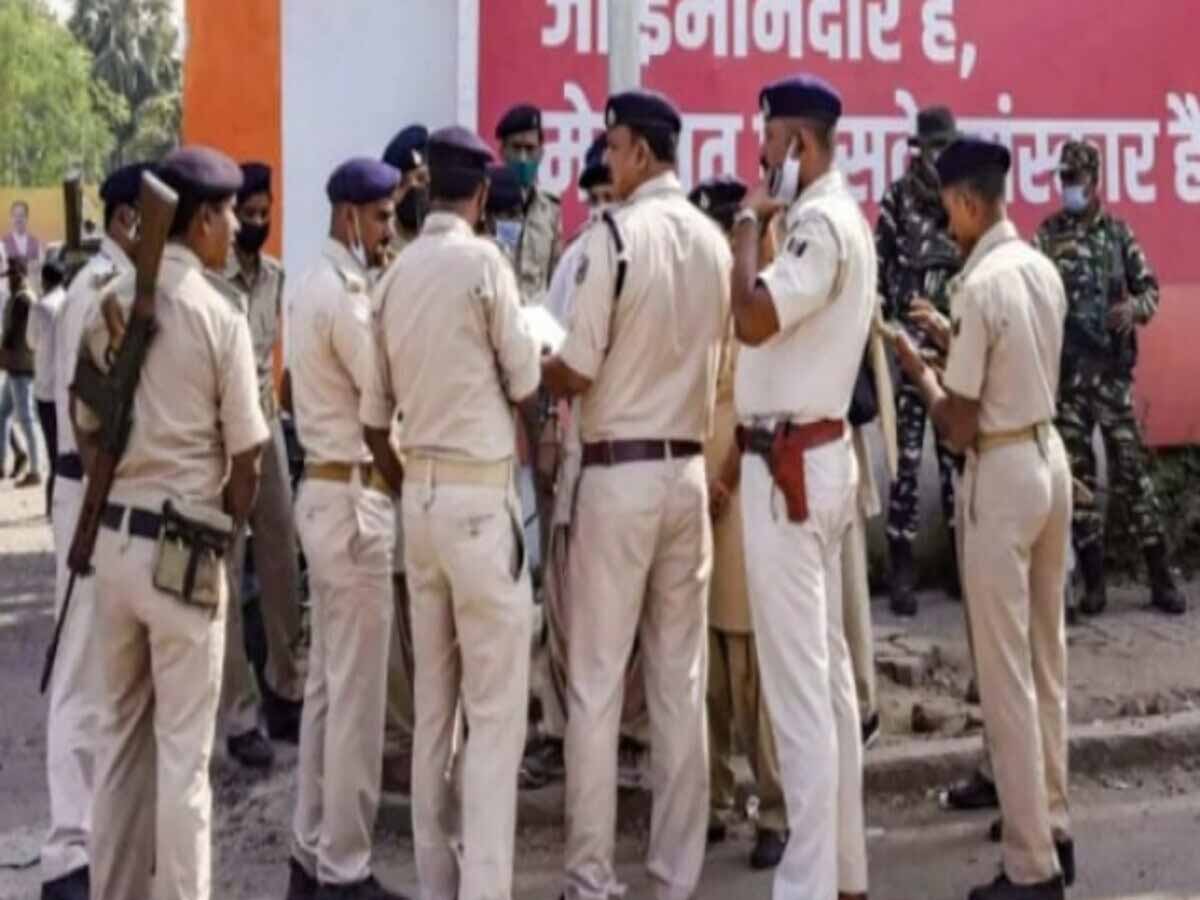 Bihar Transfer List: पुलिस और राजस्व विभाग में बड़ी सर्जरी, कई जिलों में नई तैनाती Bihar Transfer List: पुलिस और राजस्व विभाग में बड़ी सर्जरी, कई जिलों में नई तैनाती