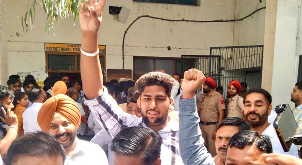 Punjab Nikay Chunav Result: नगर निकाय चुनाव में AAP आगे, कांग्रेस और अकाली दल की बढ़ी चिंता Punjab Nikay Chunav Result: नगर निकाय चुनाव में AAP आगे, कांग्रेस और अकाली दल की बढ़ी चिंता