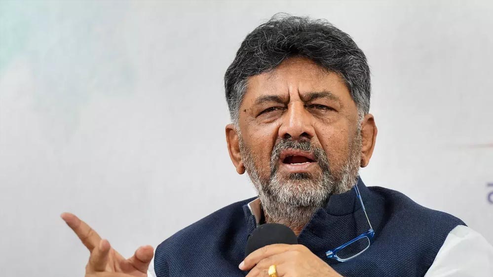 मुख्यमंत्री बदलने की अटकलें तेज, 3 जून को DK शिवकुमार की ताजपोशी और कैबिनेट फेरबदल संभव मुख्यमंत्री बदलने की अटकलें तेज, 3 जून को DK शिवकुमार की ताजपोशी और कैबिनेट फेरबदल संभव
