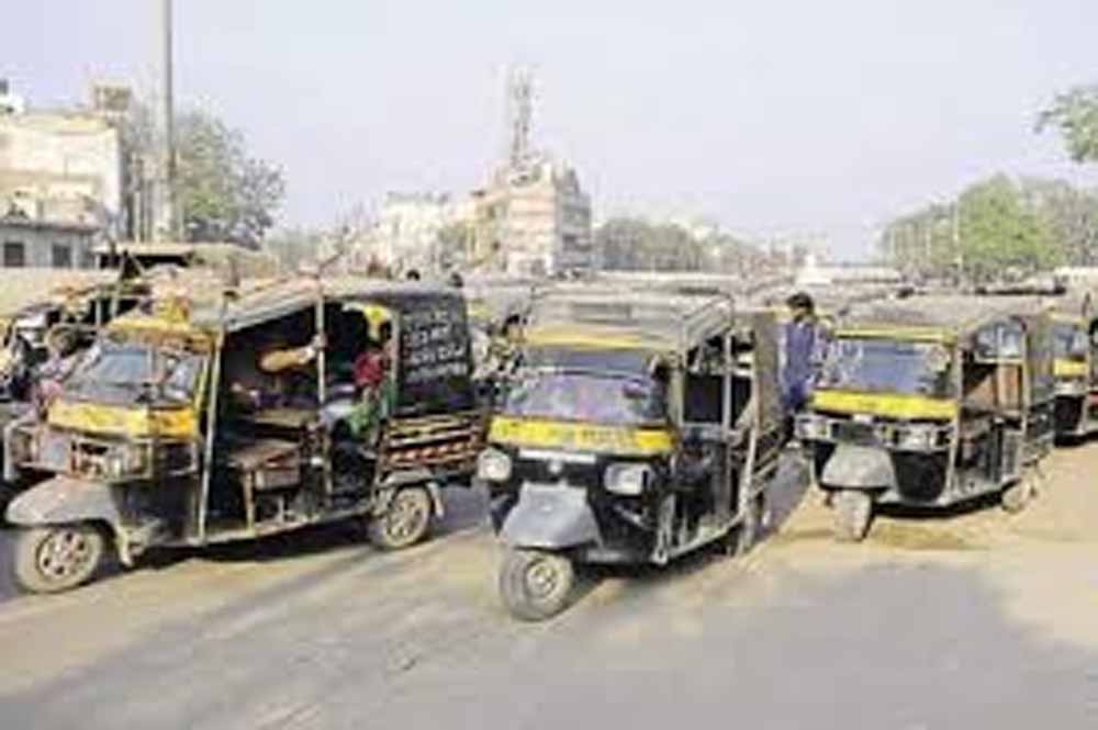 पेट्रोल-डीजल महंगा होने के बाद सार्वजनिक वाहनों ने बढ़ाया किराया, यात्रियों में नाराजगी
