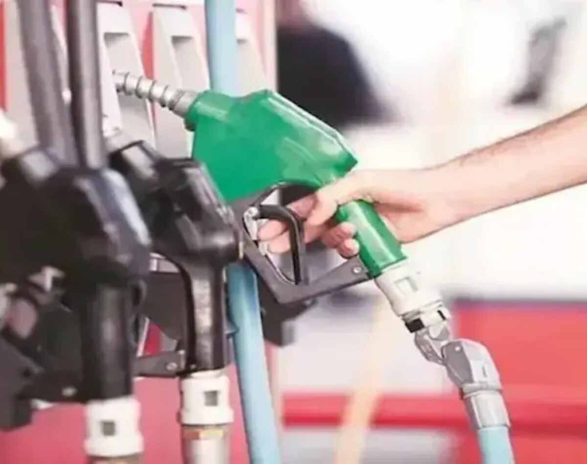 राजधानी दिल्ली में राजनीतिक और विकास से जुड़े मुद्दों पर बढ़ी हलचल राजधानी दिल्ली में राजनीतिक और विकास से जुड़े मुद्दों पर बढ़ी हलचल