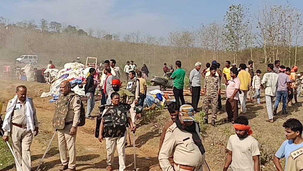 डबरीपानी में कार्रवाई शुरू: बुलडोजर से महामाया पहाड़ के अतिक्रमण हटाए जाएंगे, पुलिस बल मौजूद डबरीपानी में कार्रवाई शुरू: बुलडोजर से महामाया पहाड़ के अतिक्रमण हटाए जाएंगे, पुलिस बल मौजूद