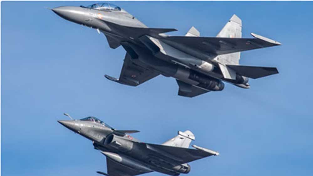 IED धमाकों के बाद पंजाब में हाई अलर्ट, हलवारा एयरफोर्स स्टेशन पर सुरक्षा बढ़ाई गई IED धमाकों के बाद पंजाब में हाई अलर्ट, हलवारा एयरफोर्स स्टेशन पर सुरक्षा बढ़ाई गई