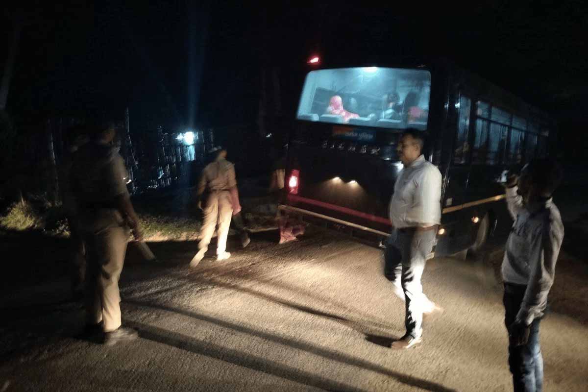 कुचायकोट में छापेमारी के दौरान 16 संचालक गिरफ्तार, कई सबूत बरामद