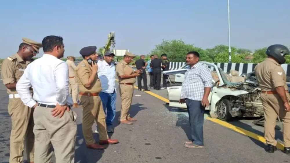 पूर्वांचल एक्सप्रेस-वे पर तेज रफ्तार का कहर, दंपती समेत 5 लोगों ने गंवाई जान