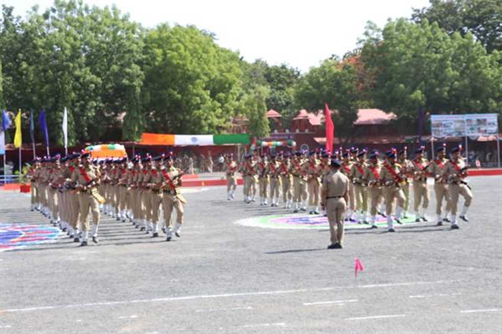 पुलिस महानिदेशक कैलाश मकवाणा ने नव आरक्षकों को राष्ट्रसेवा, अनुशासन, संवेदनशीलता एवं जनविश्वास के साथ कार्य करने का दिया संदेश