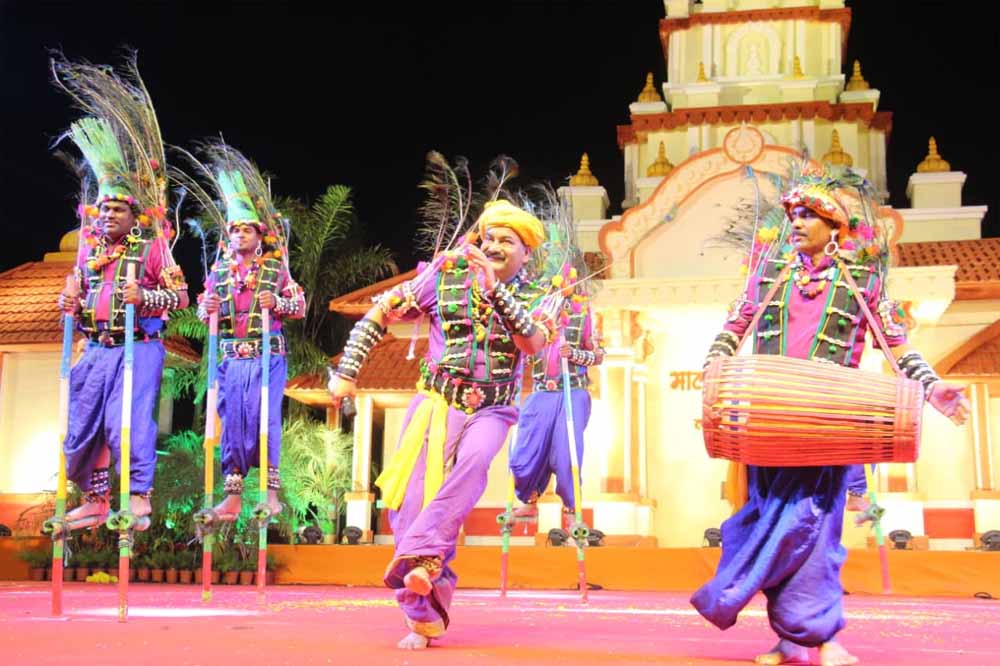र मालवा महोत्सव में छाया रहा गेड़ी नृत्य का जादू विधानसभा अध्यक्ष एवं केंद्रीय मंत्री ने किया अनिल गढ़ेवाल का सम्मान