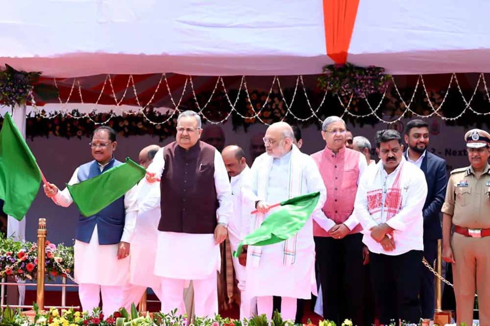 कानून व्यवस्था होगी और मजबूत, गृहमंत्री शाह ने लॉन्च किए 400 डायल-112 वाहन