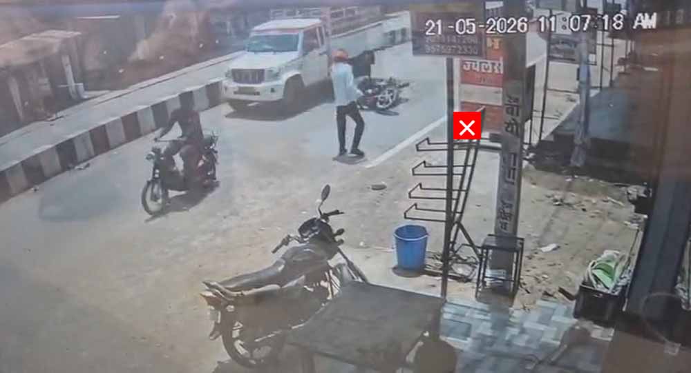 धमतरी हादसे का LIVE VIDEO वायरल, पिकअप की चपेट में आने से युवक की मौत