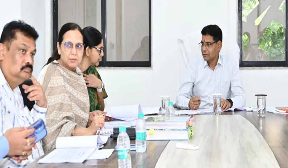 लंबित डायवर्सन केसों पर मंत्री टंकराम वर्मा सख्त, अधिकारियों को जल्द निराकरण के निर्देश लंबित डायवर्सन केसों पर मंत्री टंकराम वर्मा सख्त, अधिकारियों को जल्द निराकरण के निर्देश