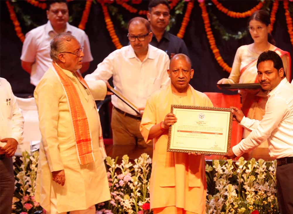 - मुख्यमंत्री योगी आदित्यनाथ ने सहकारी समितियां एवं पंचायत लेखा परीक्षा विभाग में नवचयनित कर्मियों को वितरित किए नियुक्ति पत्र