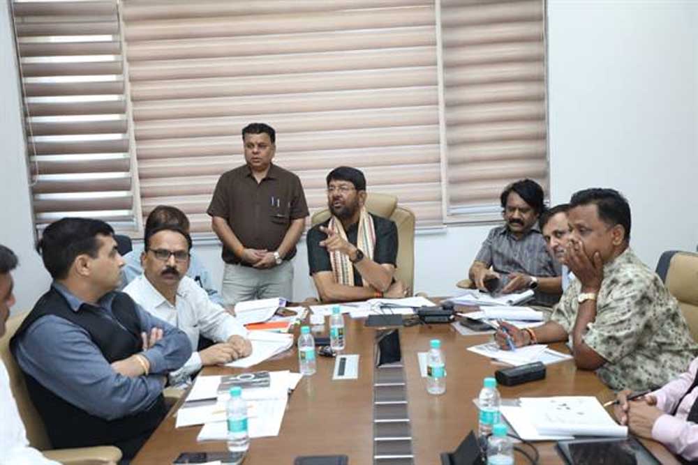 राज्यमंत्री पटेल ने स्वावलंबी गौशाला नीति 2025 गोकुल धाम स्थापना नीति अंतर्गत जारी निविदा में प्राप्त प्रस्तावों की समीक्षा की, आवश्यक दिशा निर्देश