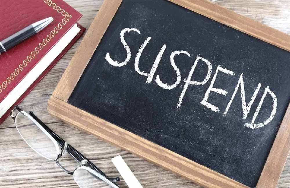 पुलिस एवं राजस्व विभाग के तीन अधिकारी तत्काल प्रभाव से निलंबित पुलिस एवं राजस्व विभाग के तीन अधिकारी तत्काल प्रभाव से निलंबित