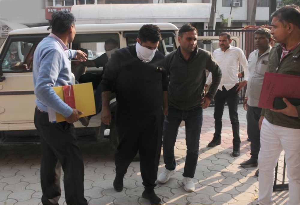 CBI ने कोर्ट में खोला राज, HPGCL अधिकारी को मौज-मस्ती करवाकर खेला गया करोड़ों का घोटाला CBI ने कोर्ट में खोला राज, HPGCL अधिकारी को मौज-मस्ती करवाकर खेला गया करोड़ों का घोटाला