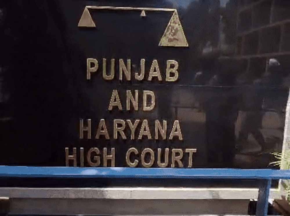 खाताधारकों के अधिकारों पर हाई कोर्ट सख्त: छोटे लेनदेन पर अकाउंट फ्रीज करना गलत