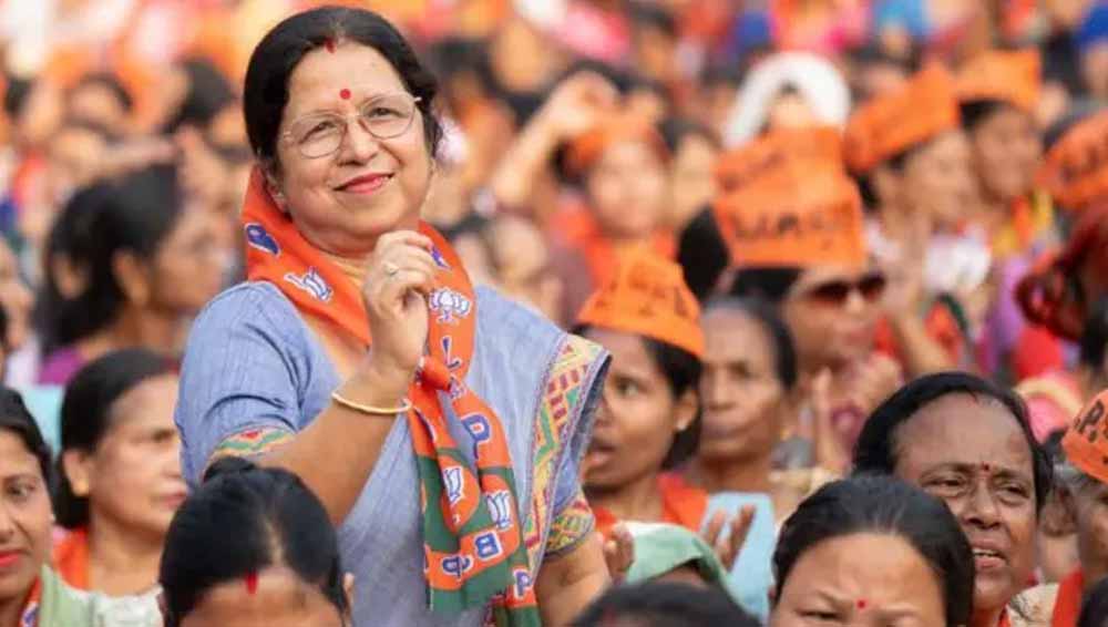 भाजपा की शानदार जीत पर हरियाणा में उत्साह, CM सैनी और उनकी पत्नी ने मनाया जश्न
