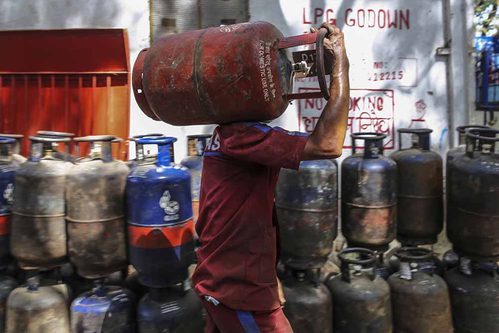 महंगाई का नया झटका: कमर्शियल LPG के दाम बढ़े, होटल-रेस्टोरेंट पर पड़ेगा असर