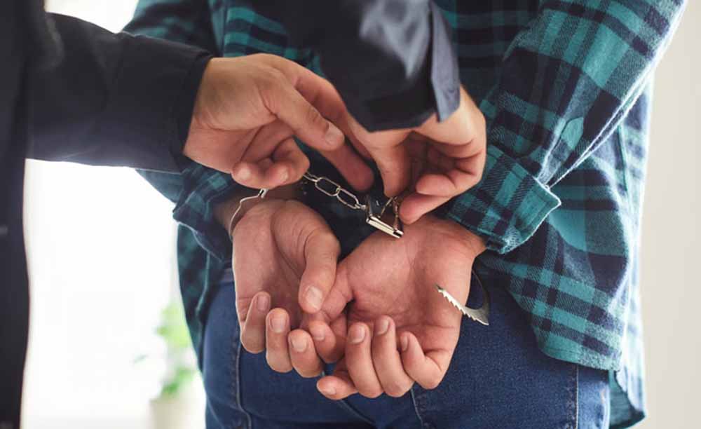 गंभीर मामलों का फरार आरोपी दबोचा: पंजाब पुलिस ने हथियारों सहित किया गिरफ्तार गंभीर मामलों का फरार आरोपी दबोचा: पंजाब पुलिस ने हथियारों सहित किया गिरफ्तार