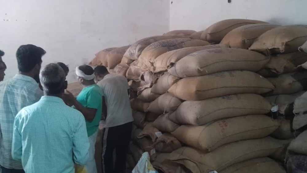 राशन से लेकर गैस सिलेंडर तक e-KYC अनिवार्य, आधार लिंक नहीं होने पर अटक सकती हैं सुविधाएं