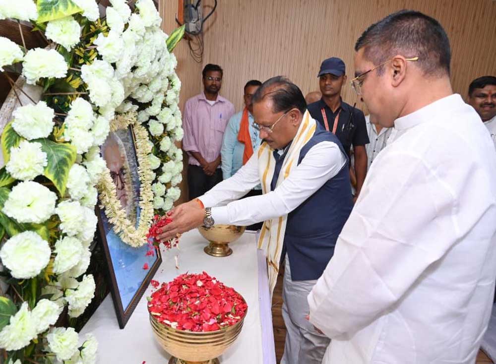वैशाली नगर विधायक रिकेश सेन के निवास पहुंचकर व्यक्त की गहरी संवेदना, दिवंगत आत्मा की शांति के लिए की प्रार्थना