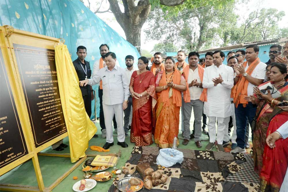 उद्योग मंत्री लखनलाल देवंागन के मुख्य आतिथ्य एवं महापौर मती संजूदेवी राजपूत की अध्यक्षता में किया गया इन विकास कार्यो का भूमिपूजन उद्योग मंत्री लखनलाल देवंागन के मुख्य आतिथ्य एवं महापौर मती संजूदेवी राजपूत की अध्यक्षता में किया गया इन विकास कार्यो का भूमिपूजन