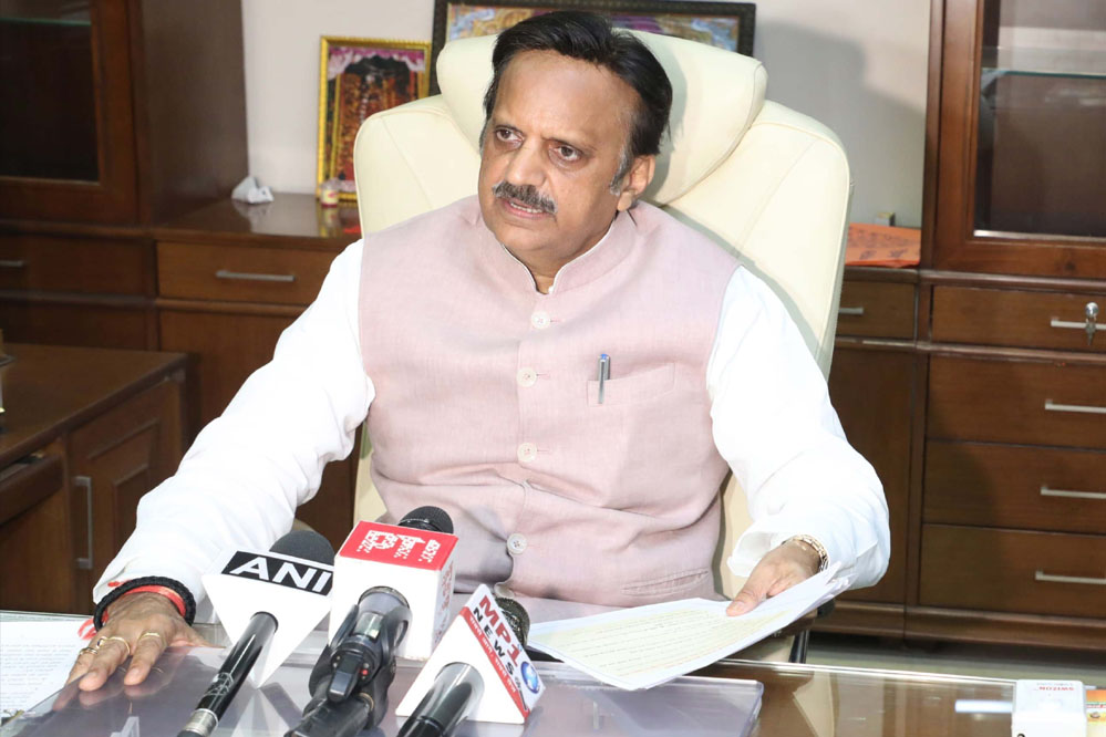 स्वास्थ्य सुविधाओं में देरी नहीं चलेगी: उप मुख्यमंत्री शुक्ल ने अधिकारियों को दिए सख्त निर्देश