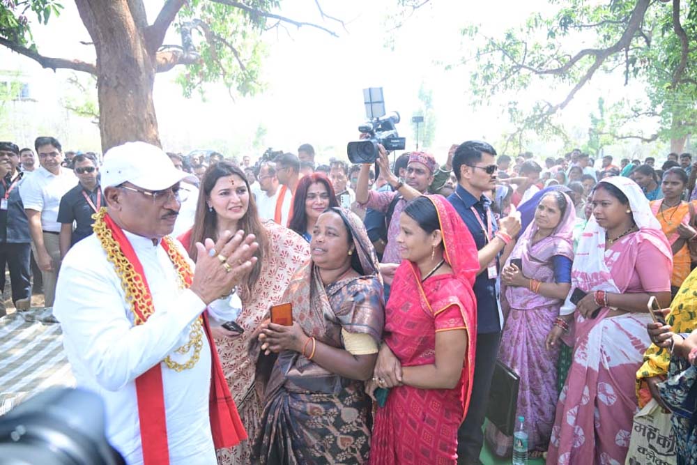 लखपति दीदियों के हौसले की उड़ान देख गदगद हुए मुख्यमंत्री विष्णु देव साय , सबको और मेहनतकर अब करोड़पति बनने की राह पर चलने कहा