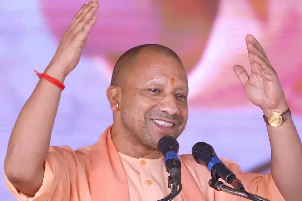 गोरखपुर के तारामंडल क्षेत्र में वाटर बॉडी पर 14.33 करोड़ रुपये की लागत से बने टू-लेन ब्रिज का लोकार्पण किया सीएम योगी ने
