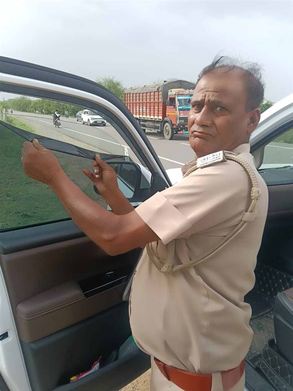 ब्लैक फिल्म से लेकर हूटर तक, राजस्थान पुलिस का बड़ा अभियान जारी ब्लैक फिल्म से लेकर हूटर तक, राजस्थान पुलिस का बड़ा अभियान जारी