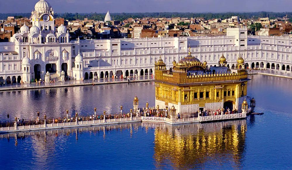 श्री हरमंदिर साहिब परिसर में हंगामा, युवक की हरकत से मचा बवाल; SGPC अध्यक्ष ने दिए जांच के आदेश