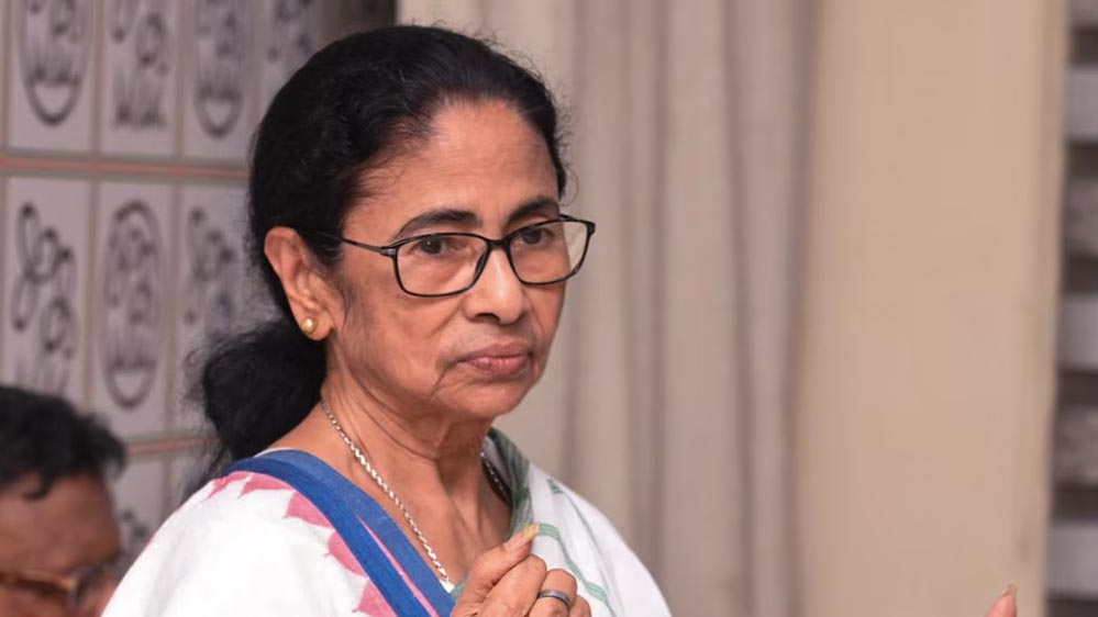 TMC में अनुशासनहीनता पर सख्ती, ममता ने दो नेताओं को पार्टी से निकाला