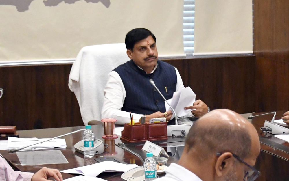 CM डॉ. यादव का निर्देश: सार्वजनिक स्थलों पर बढ़ें CCTV, घरों में ईको-फ्रेंडली निर्माण सामग्री को मिले बढ़ावा