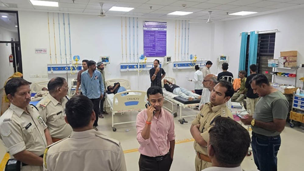Ratlam News: मुहर्रम जुलूस में दर्दनाक हादसा, ताजिया हाईटेंशन तार से टकराया; 3 की मौत, 20 से अधिक घायल Ratlam News: मुहर्रम जुलूस में दर्दनाक हादसा, ताजिया हाईटेंशन तार से टकराया; 3 की मौत, 20 से अधिक घायल