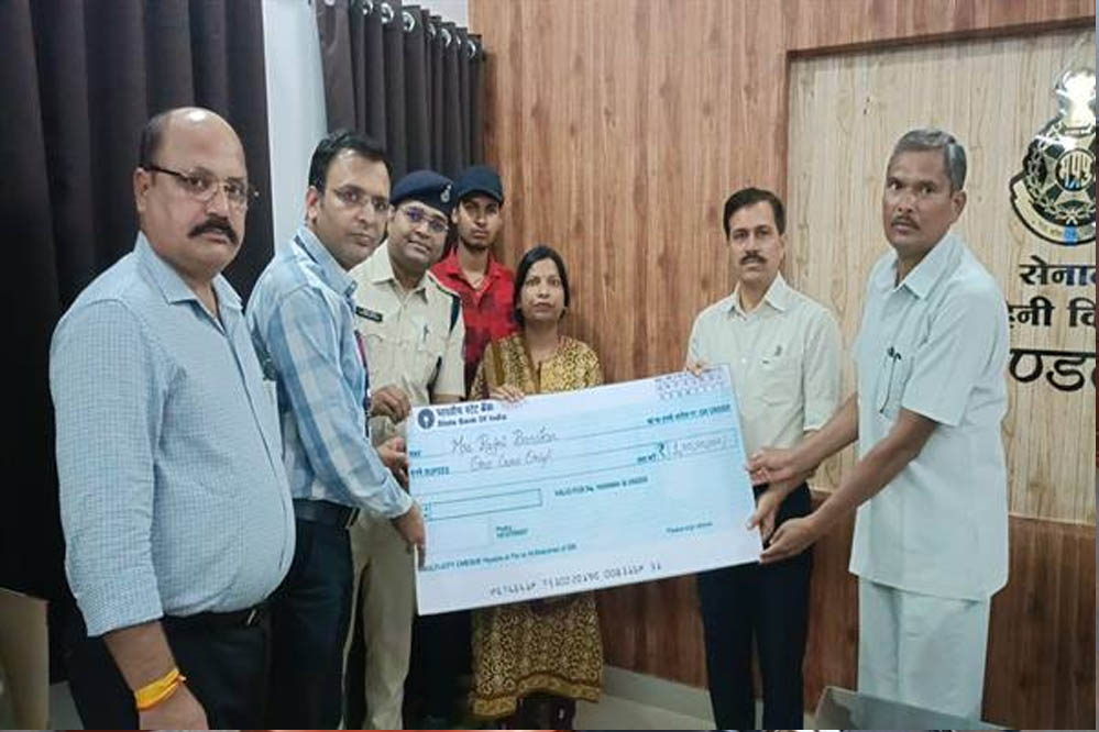 पुलिस सैलरी पैकेज योजना बनी पुलिस परिवारों का मजबूत सहारा, कठिन समय में मिलेगी आर्थिक सुरक्षा पुलिस सैलरी पैकेज योजना बनी पुलिस परिवारों का मजबूत सहारा, कठिन समय में मिलेगी आर्थिक सुरक्षा