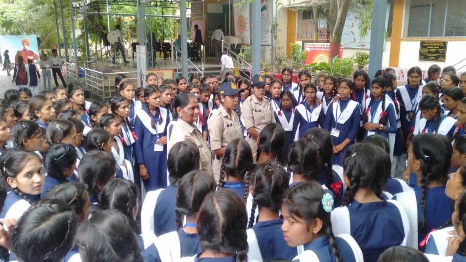 छात्राओं की सुरक्षा और अधिकारों पर विशेष फोकस, जनजातीय बालिकाओं को दी जा रही जानकारी